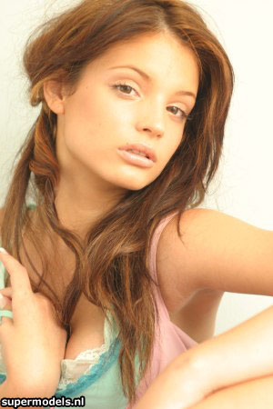 Charlbi Dean Kriek