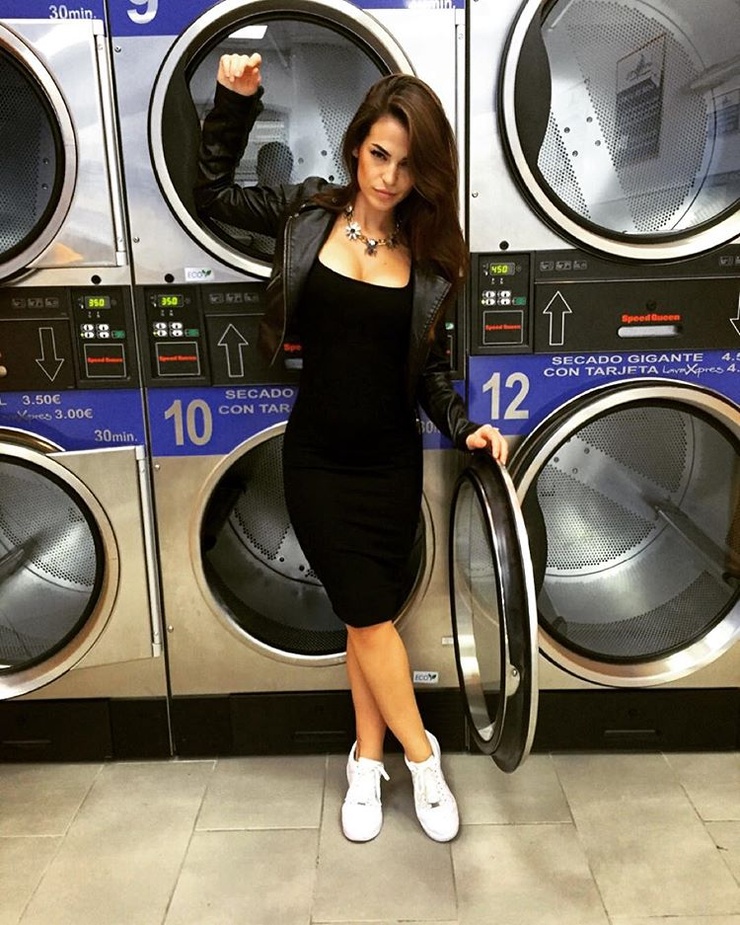 Carmen Munoz Galindo Carmen Munoz Galindo