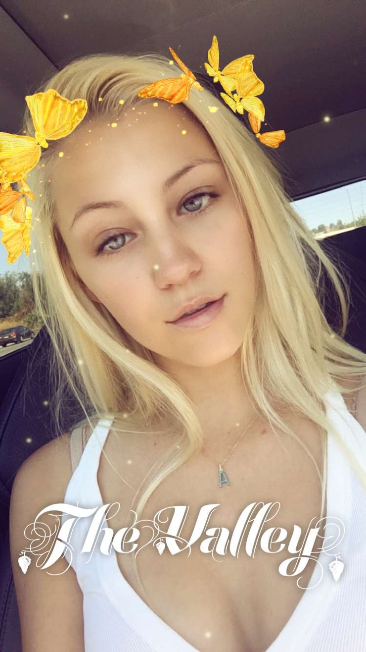 Ava Sambora