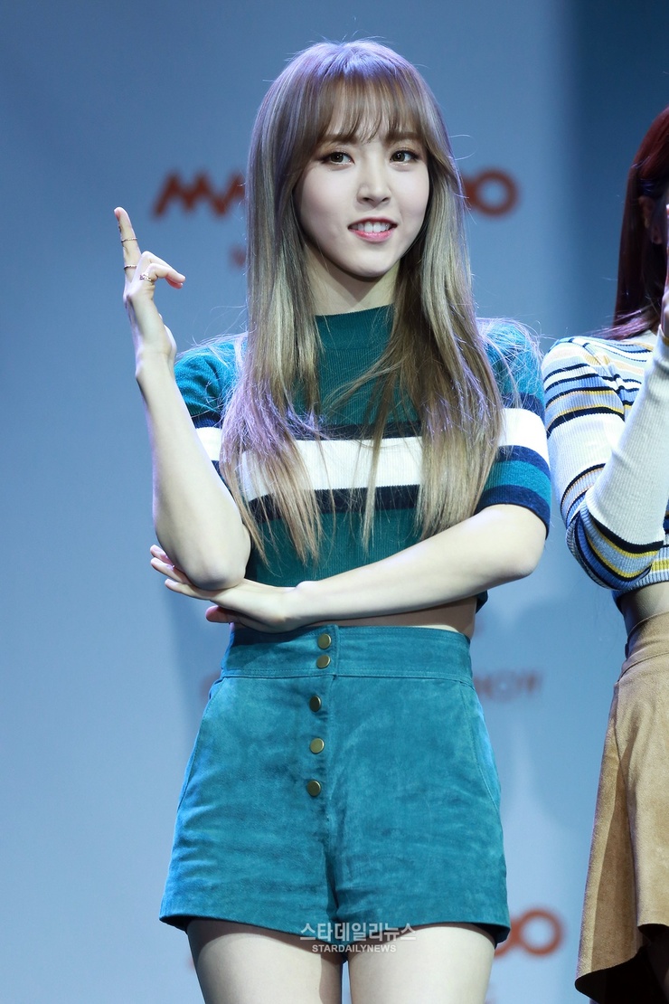 Moon Byul Yi