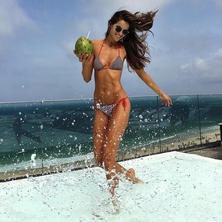 Izabel Goulart Izabel Goulart