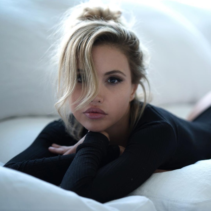 Elena Belle Elena Belle