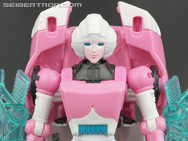 Transformers Generations Deluxe Class Arcee Figure
