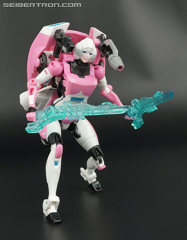 Transformers Generations Deluxe Class Arcee Figure