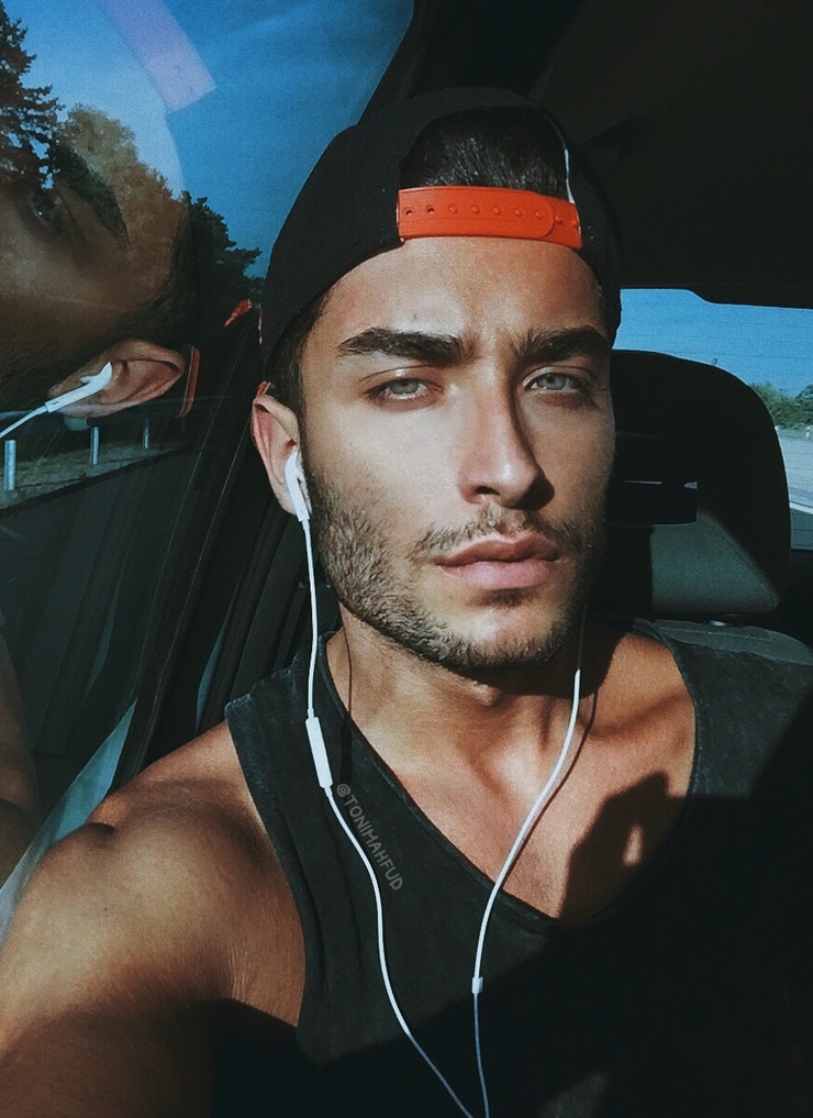 Toni Mahfud