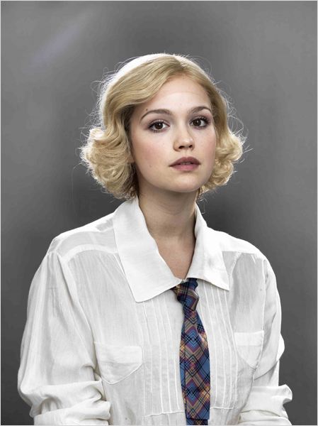 Emilia Schüle Emilia Schüle