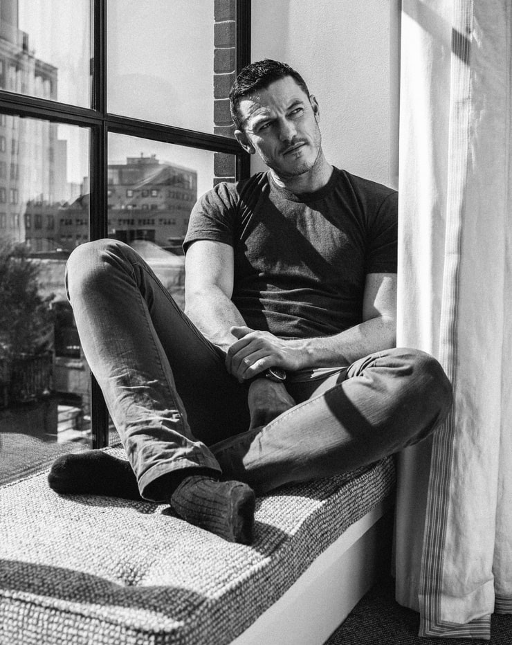 Picture Of Luke Evans 8267