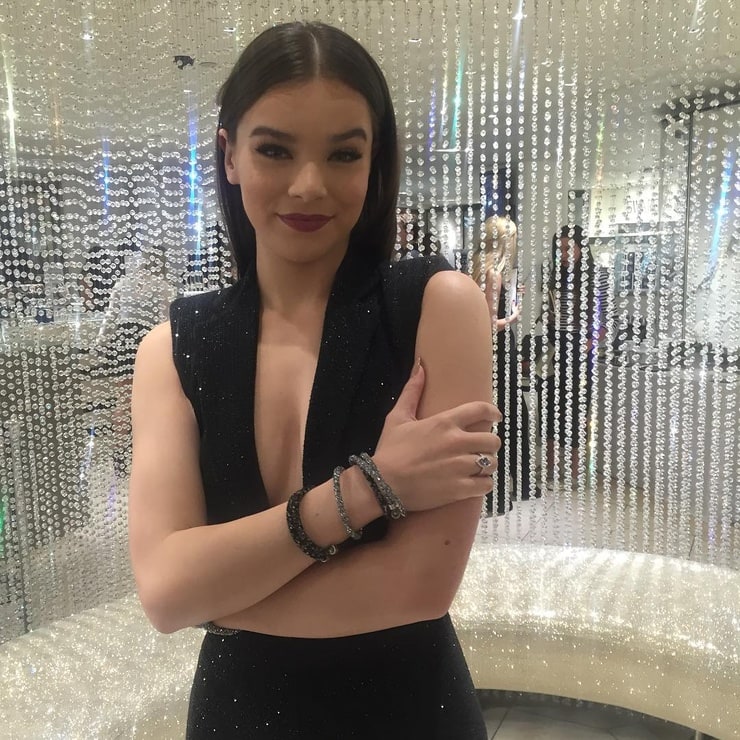 Hailee Steinfeld Hailee Steinfeld