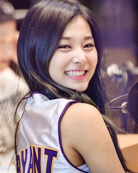 Chou Tzu-yu (Tzuyu) Chou Tzu-yu (Tzuyu)