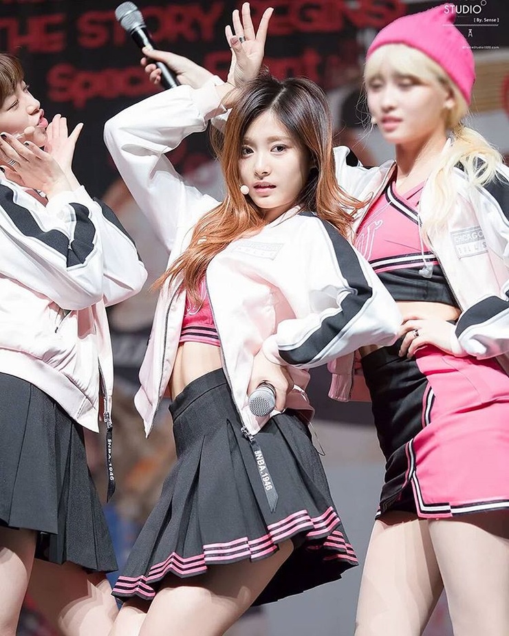 Chou Tzu-yu (Tzuyu) Chou Tzu-yu (Tzuyu)