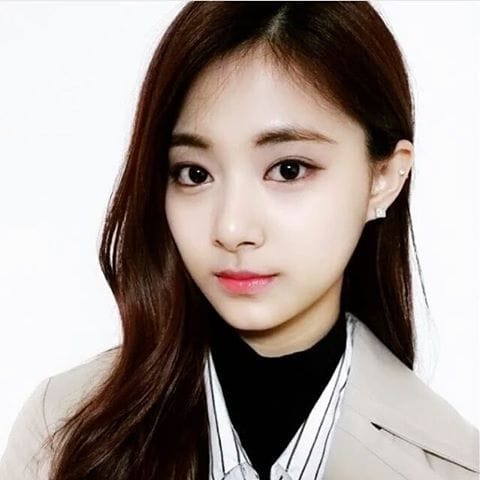 Chou Tzu-yu (Tzuyu) Chou Tzu-yu (Tzuyu)