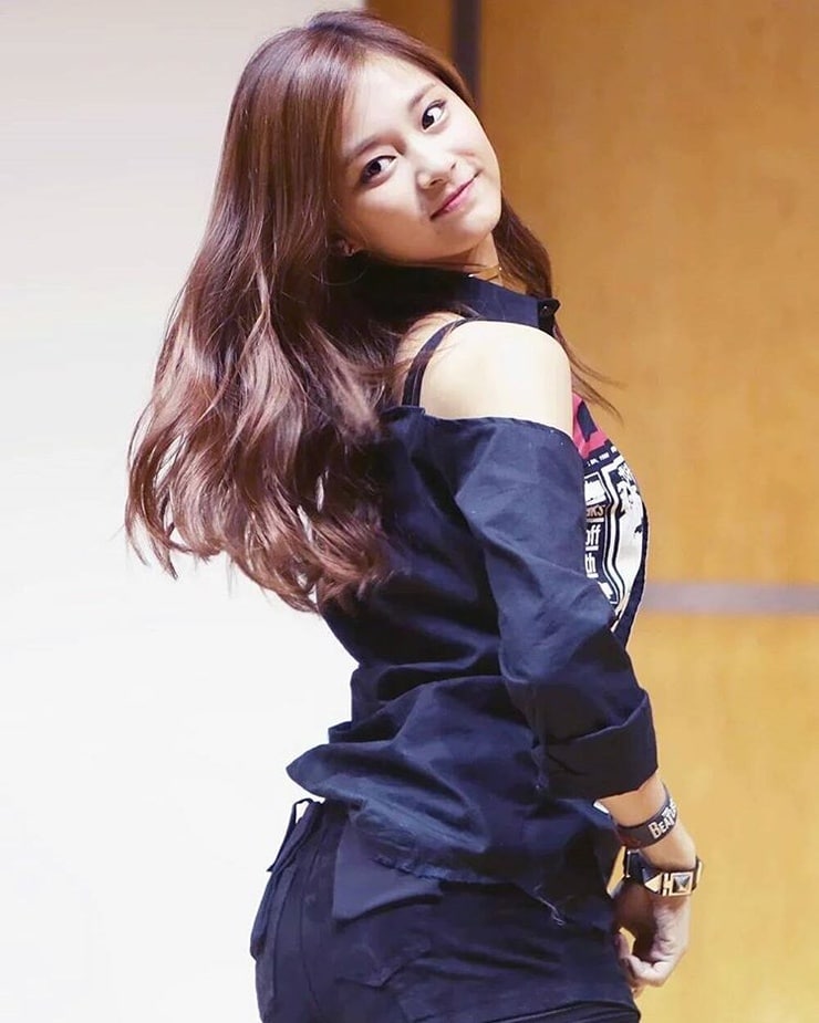 Chou Tzu-yu (Tzuyu) Chou Tzu-yu (Tzuyu)