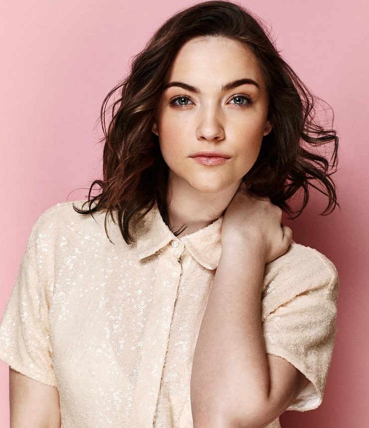 Violett Beane