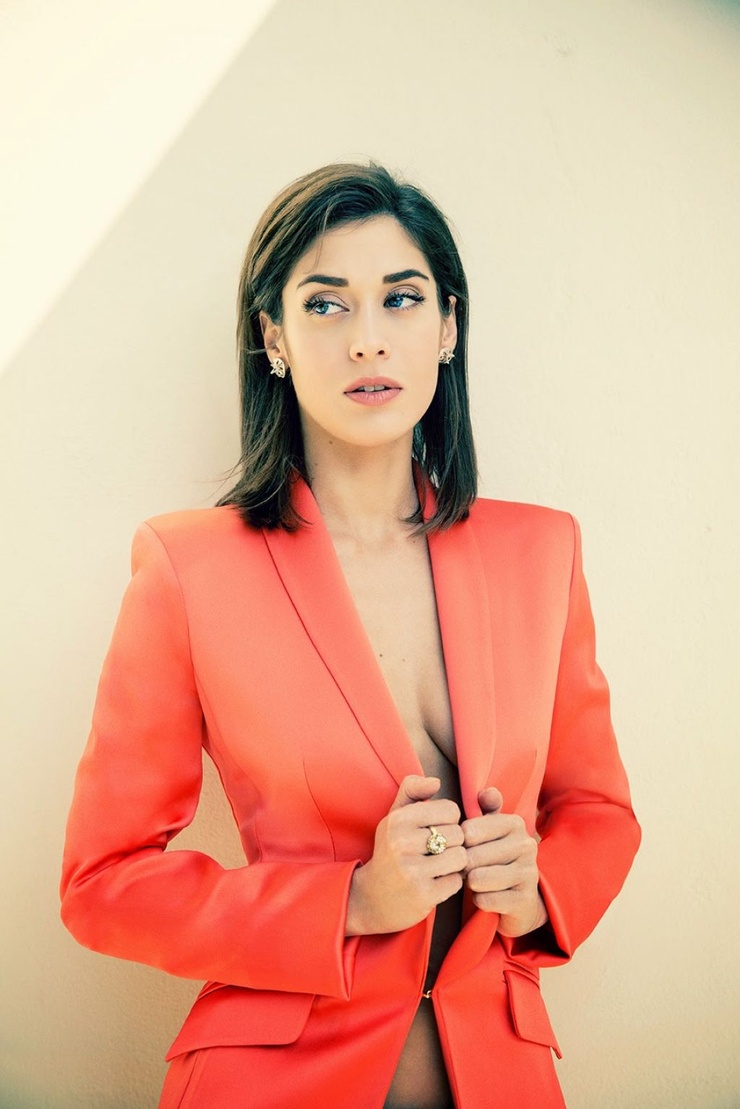 Lizzy Caplan