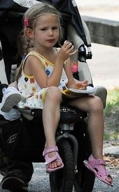 Violet Affleck