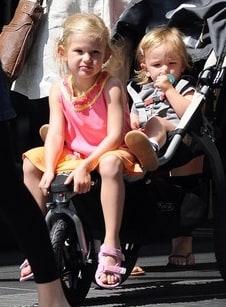 Violet Affleck