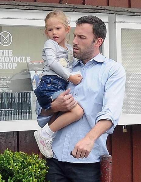 Violet Affleck