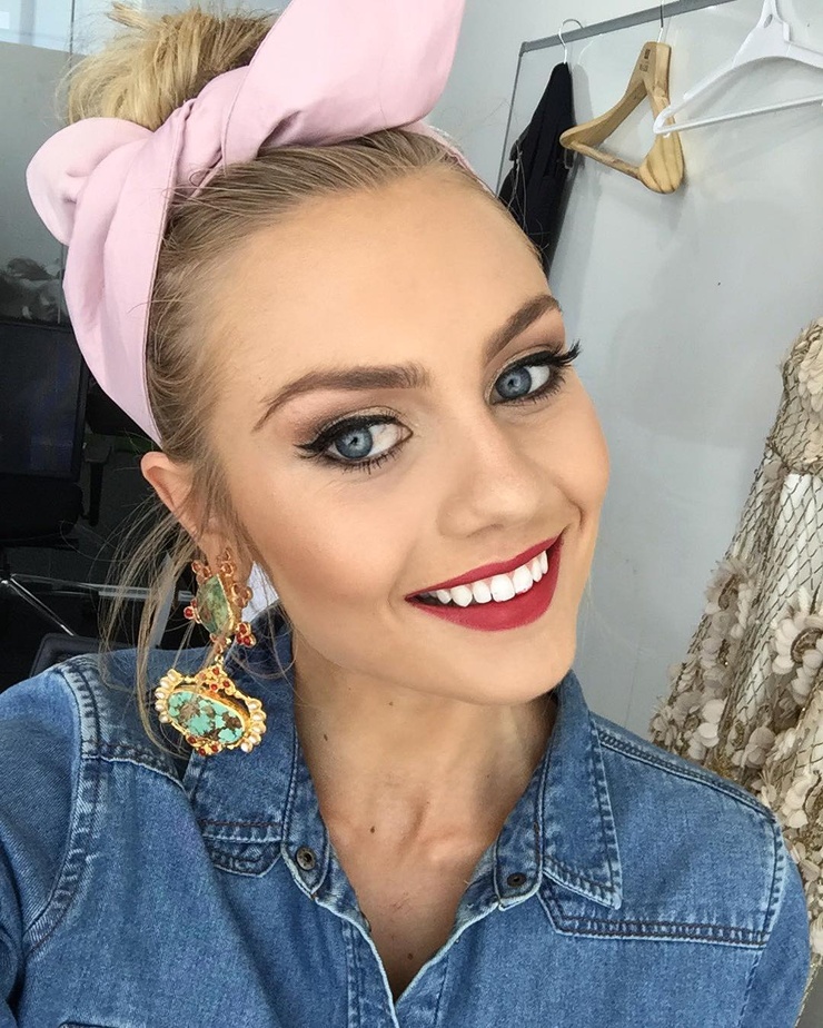 Elyse Knowles Elyse Knowles
