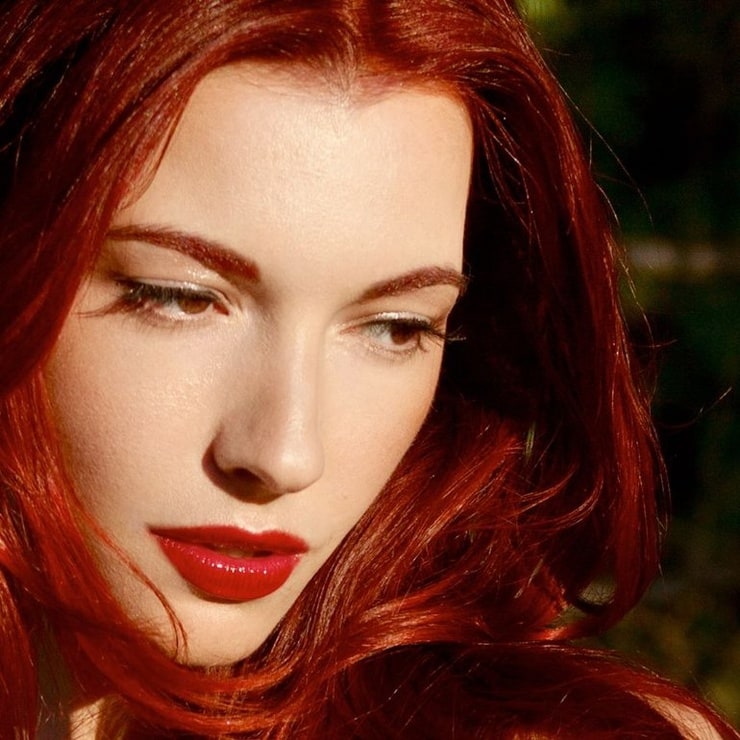 Chrysta Bell