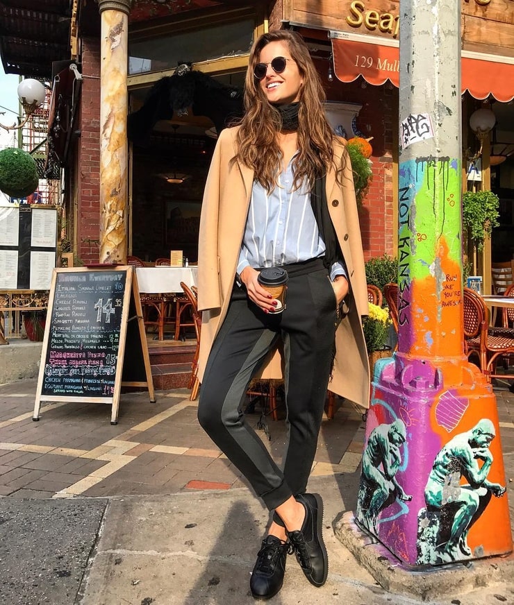 Izabel Goulart image