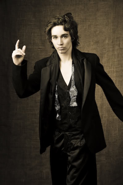 Robert Sheehan