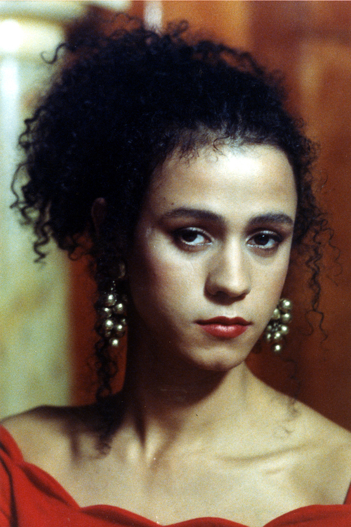 Jaye Davidson as Dil