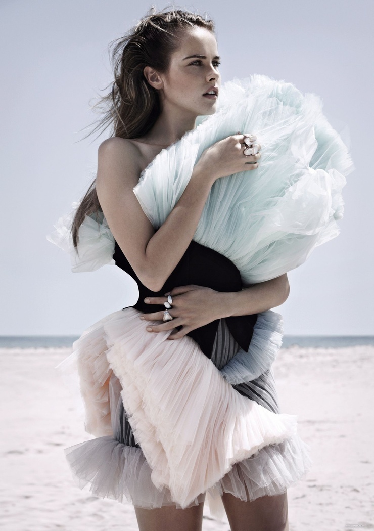 Isabel Lucas