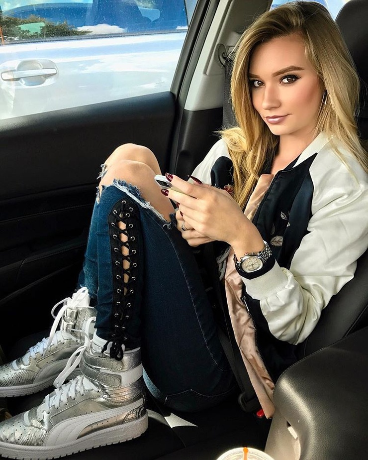 Alexa Collins Alexa Collins