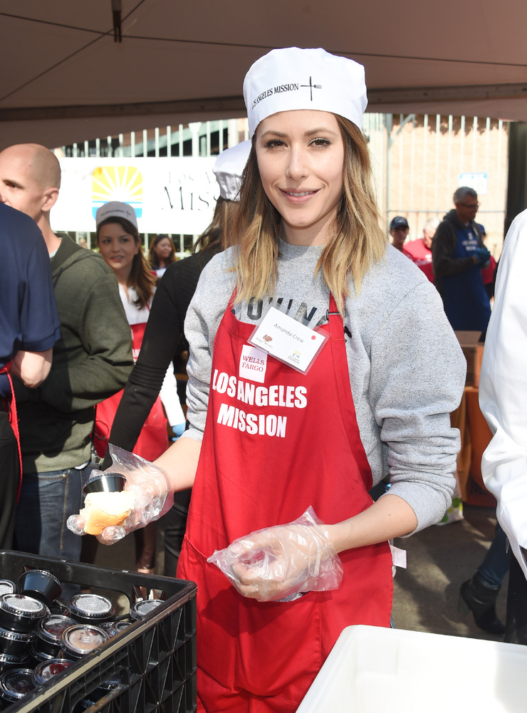 Amanda Crew