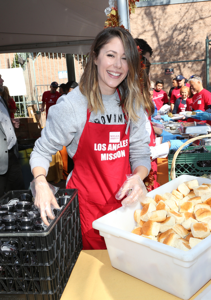 Amanda Crew