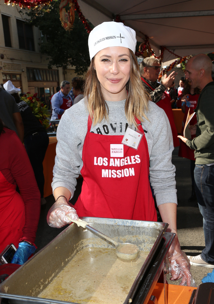 Amanda Crew