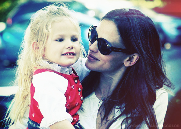 Violet Affleck