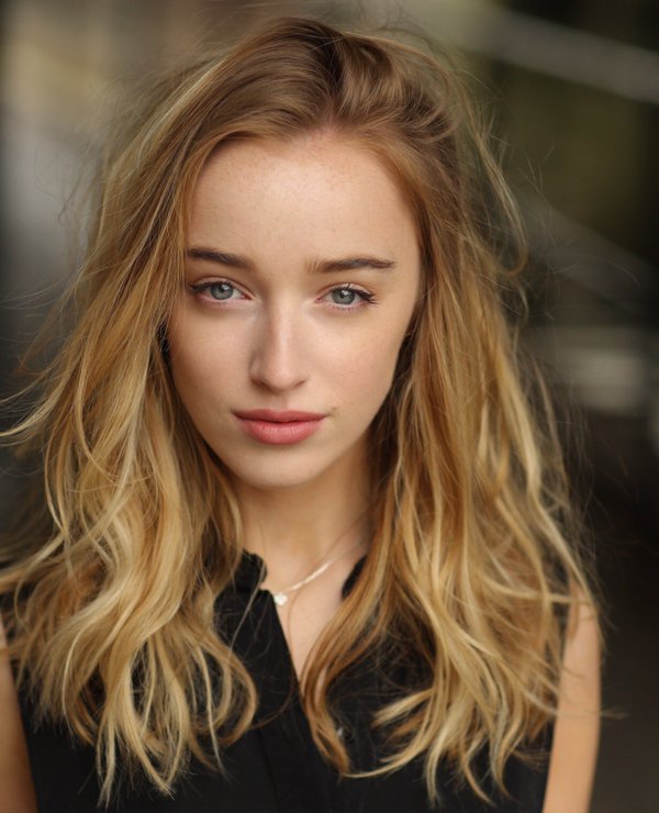 Phoebe Dynevor Phoebe Dynevor
