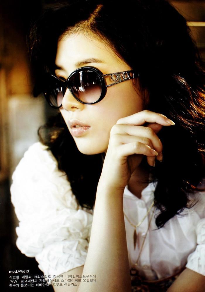 Lee Bo Young