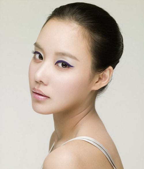 What plastic surgery procedures did Kim Ah Joong undergo?