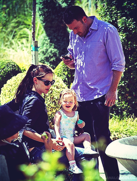 Violet Affleck