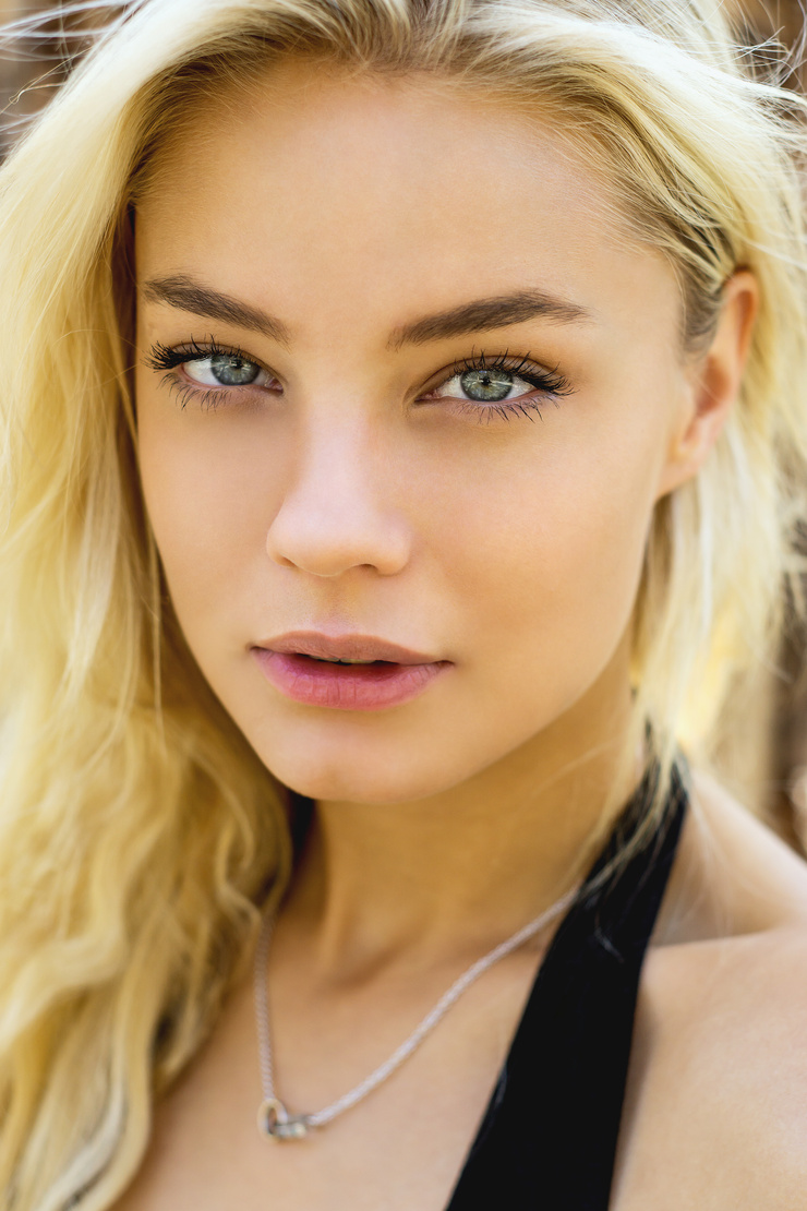 Holly Horne represented by Bella Management Holly Horne represented by Bella Management