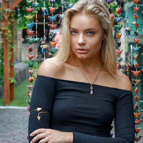 Holly Horne represented by Bella Management Holly Horne represented by Bella Management