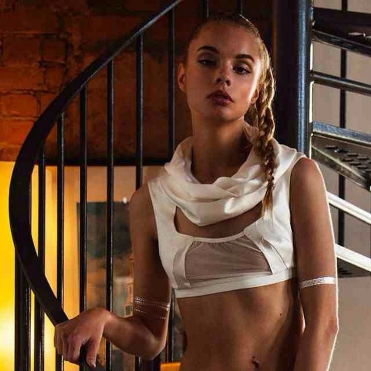 Holly Horne represented by Bella Management Holly Horne represented by Bella Management