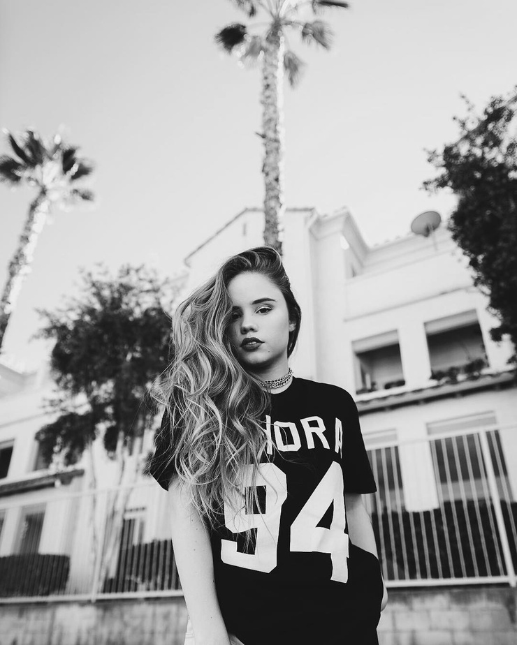 Picture of Lexee Smith