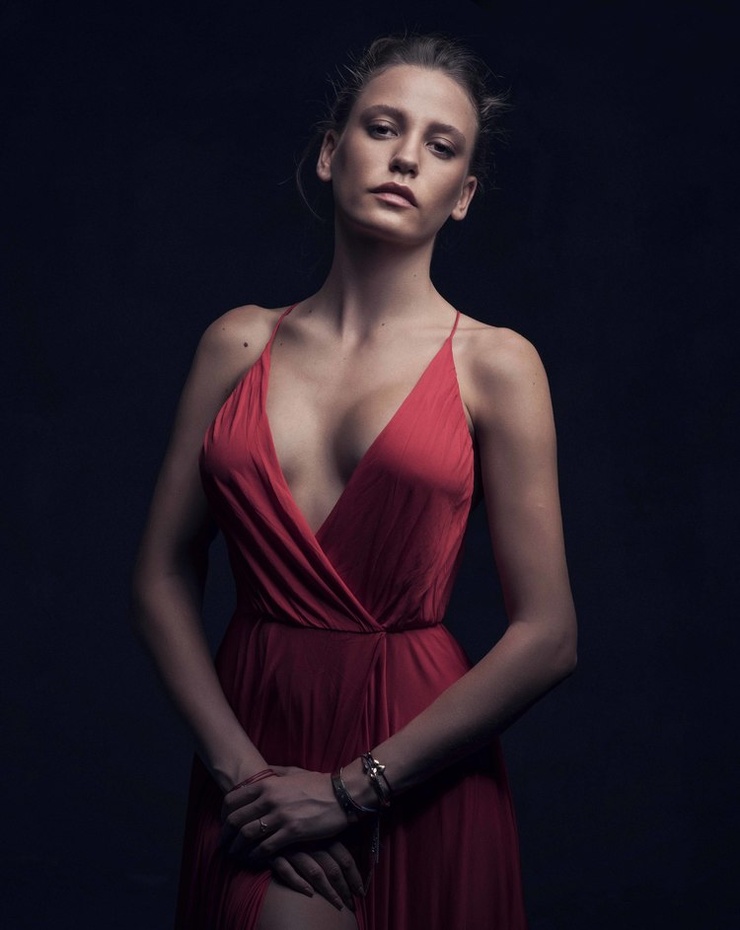 Serenay Sarikaya Serenay Sarikaya