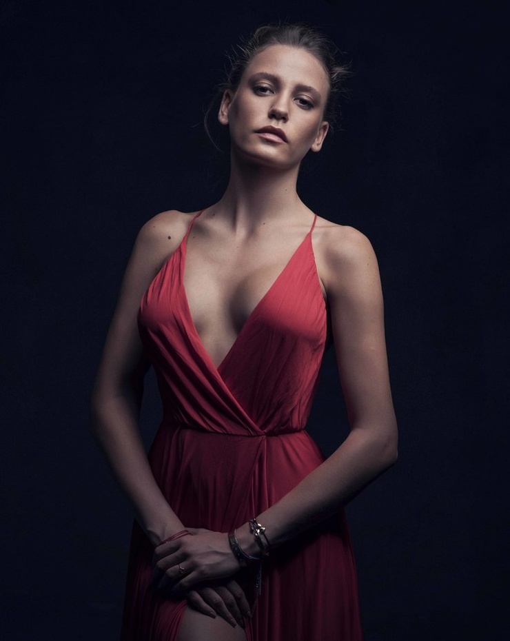 Serenay Sarikaya