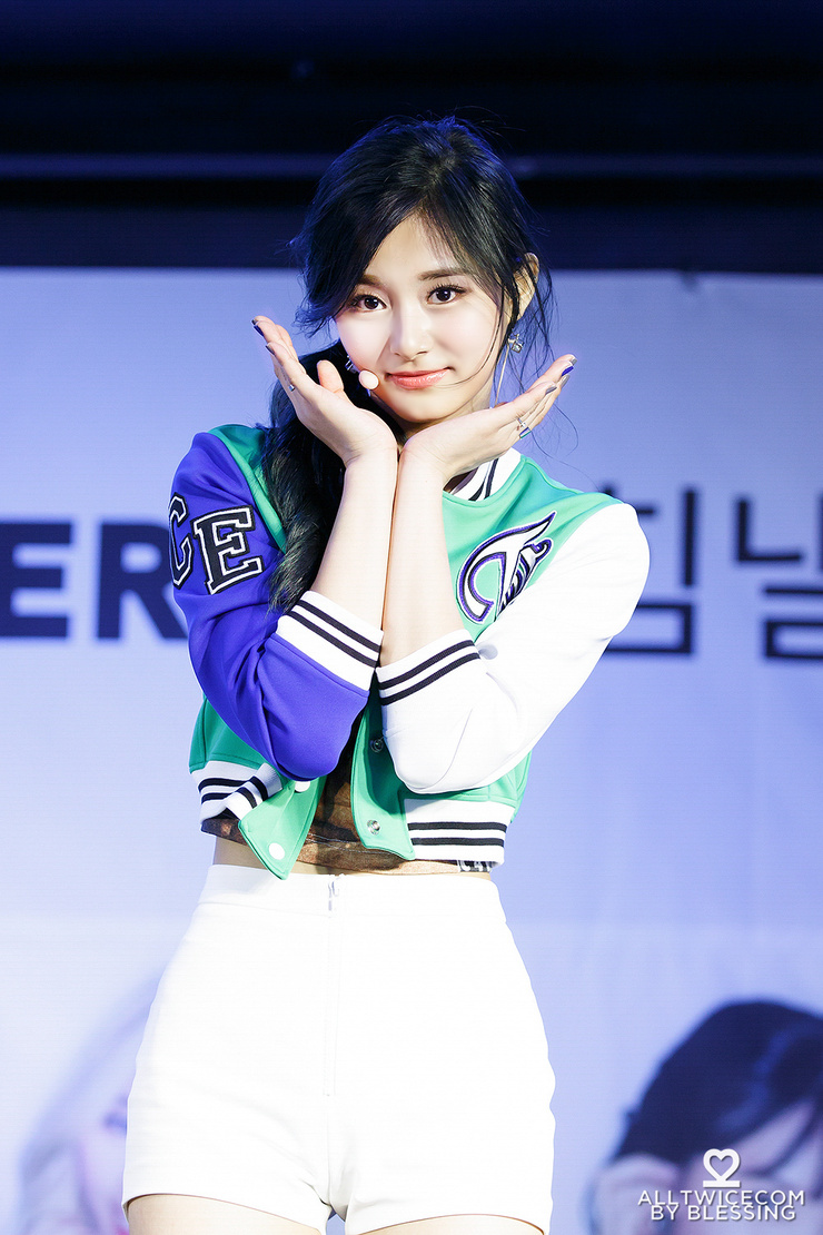 Chou Tzu-yu (Tzuyu) Chou Tzu-yu (Tzuyu)