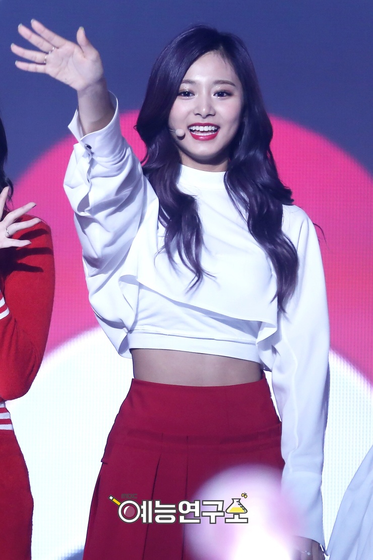 Chou Tzu-yu (Tzuyu) Chou Tzu-yu (Tzuyu)