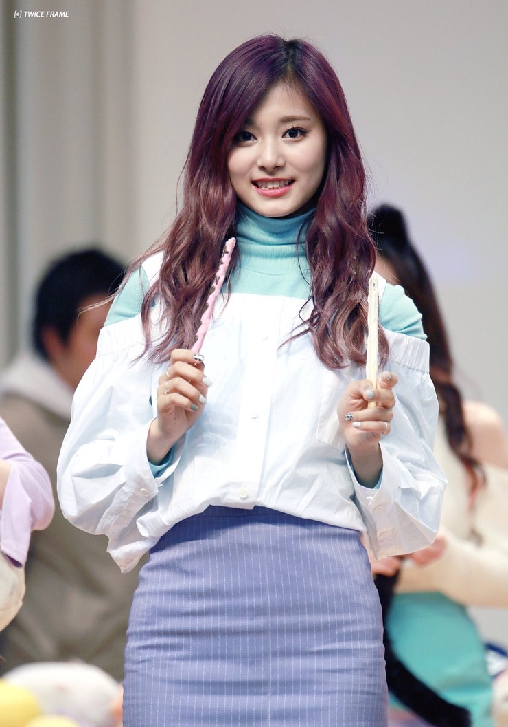 Chou Tzu-yu (Tzuyu) Chou Tzu-yu (Tzuyu)