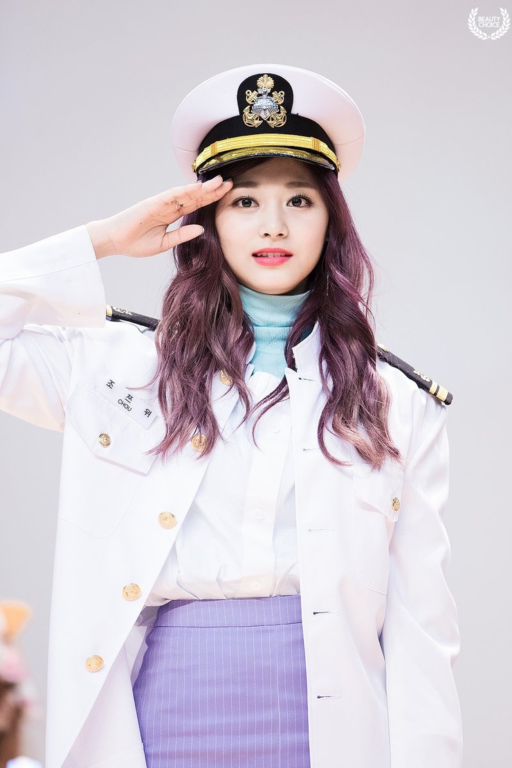 Chou Tzu-yu (Tzuyu) Chou Tzu-yu (Tzuyu)