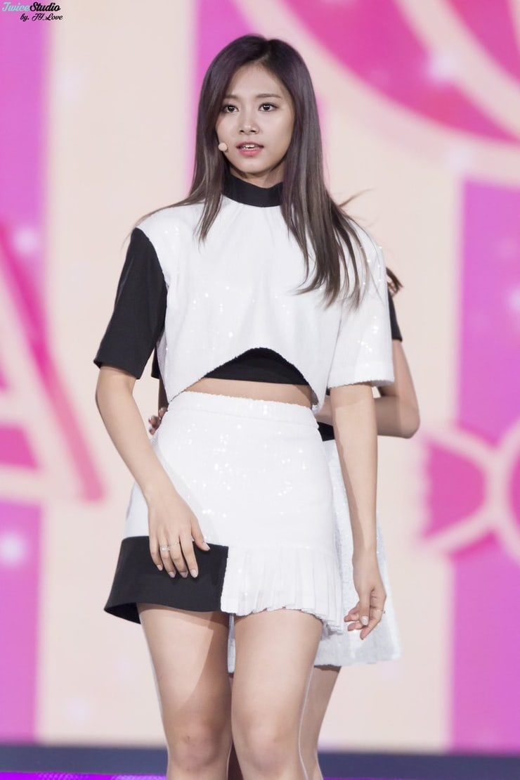 Chou Tzu-yu (Tzuyu) Chou Tzu-yu (Tzuyu)