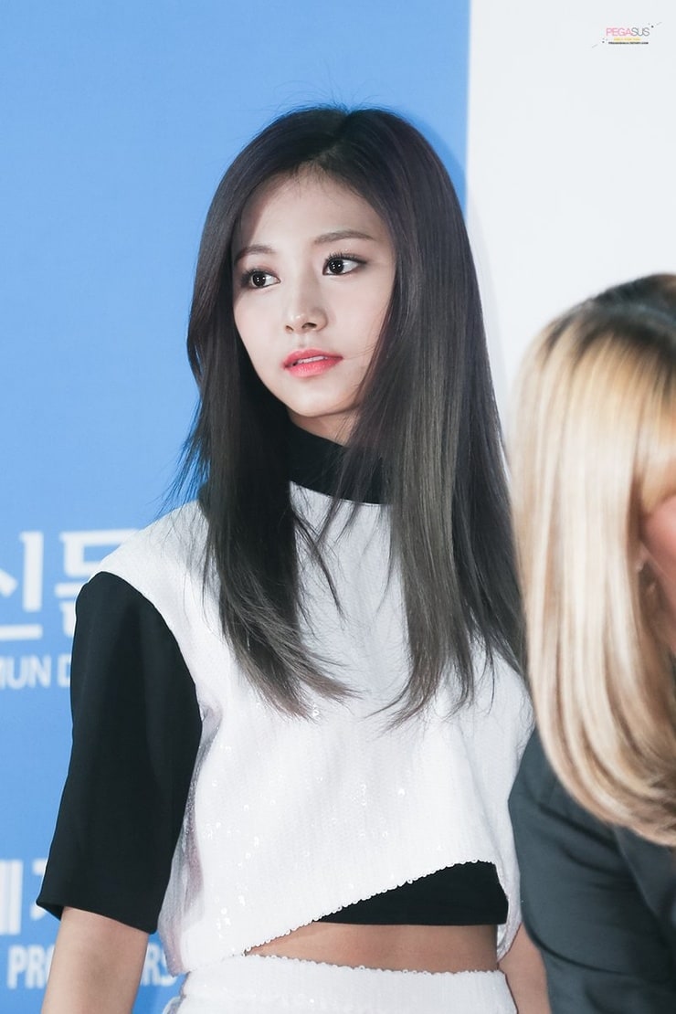 Chou Tzu-yu (Tzuyu) Chou Tzu-yu (Tzuyu)