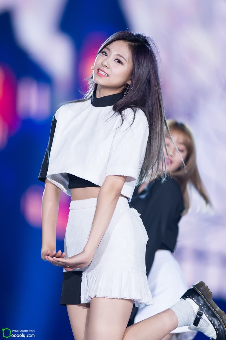 Chou Tzu-yu (Tzuyu) Chou Tzu-yu (Tzuyu)