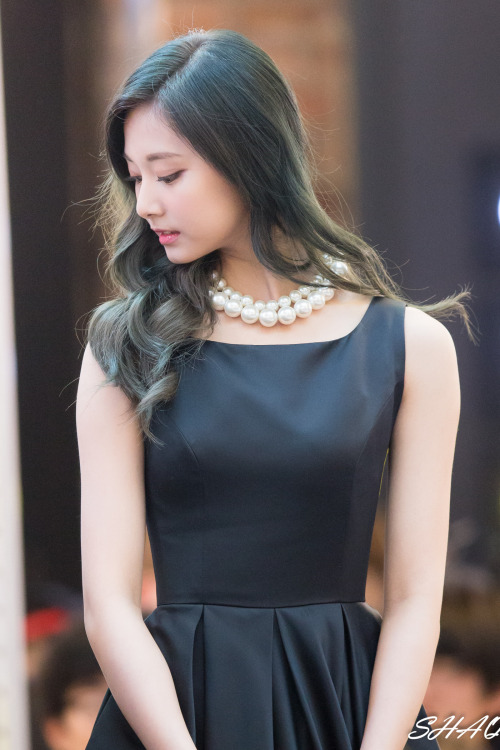 Chou Tzu-yu (Tzuyu) Chou Tzu-yu (Tzuyu)